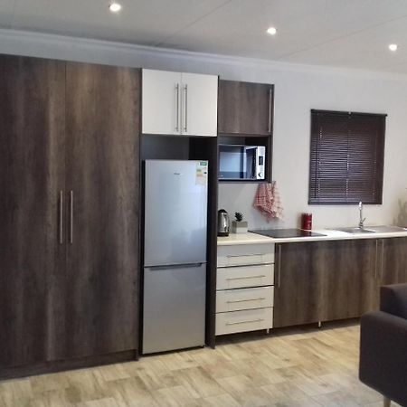 Mayberrypark Guest Lodge Alberton Esterno foto